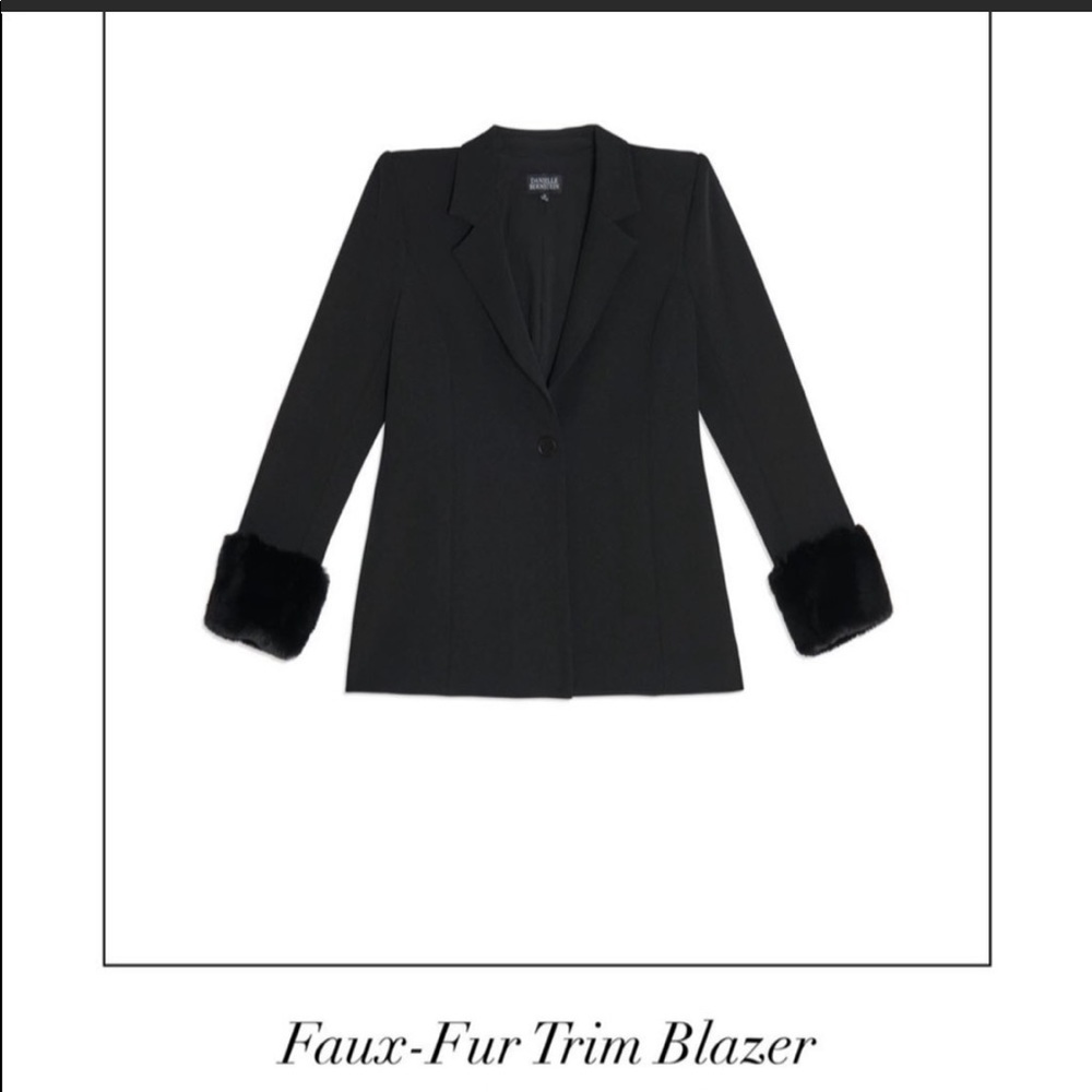 Danielle Bernstein faux fur trim blazer. NWT
